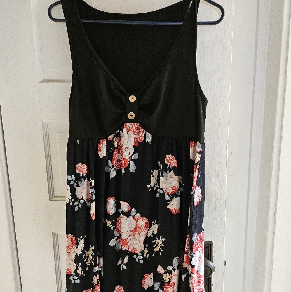 Black and Red Sleeveless V-Neck Sundress